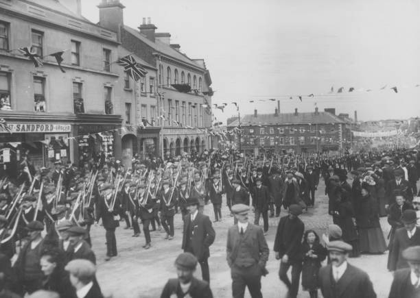 Armed Unionists Marching Through Portadown In Ulster 1912 Old Photo