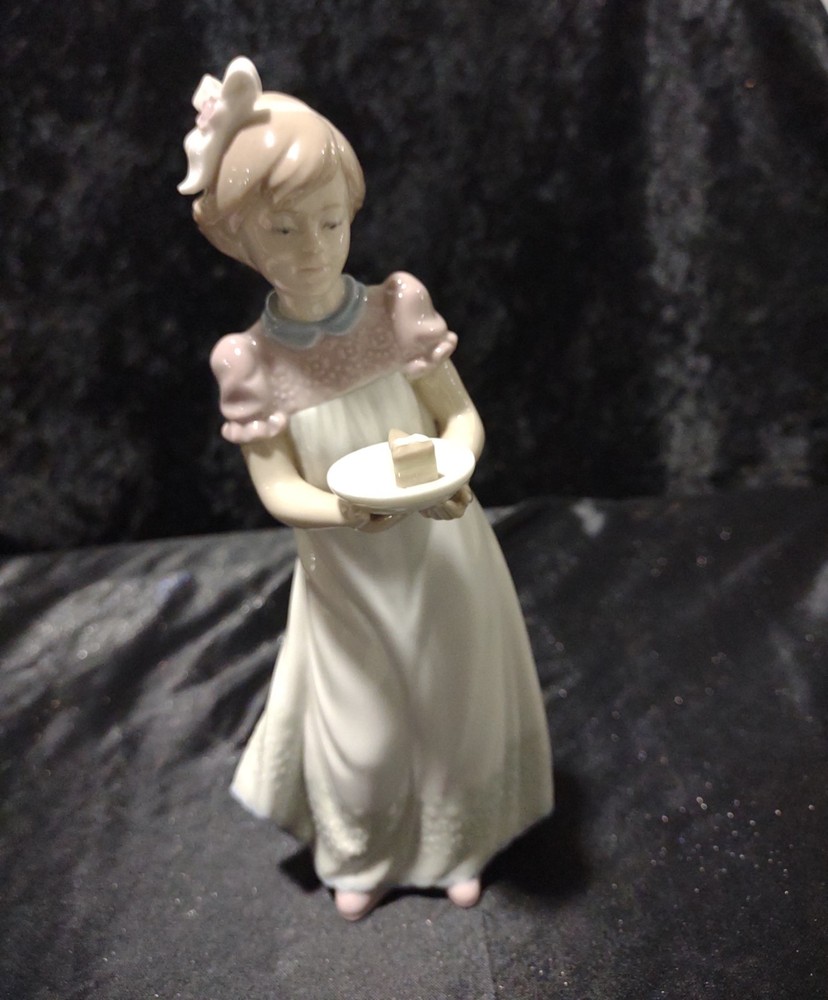 1986 Vintage Lladro Happy Birthday Girl w/Cake Figurine Porcelain #5429  No Box