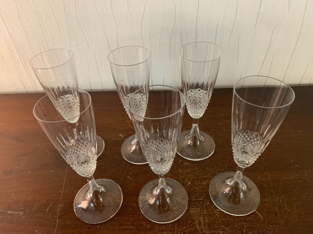21 Champagne Flutes Model Chinon In Lalique Crystal (Price Per Unit)