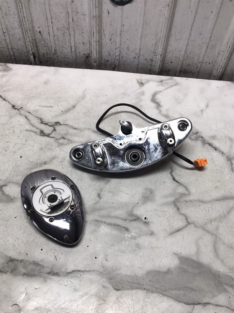 04 BMW R1200 R 1200 CL Ignition Gas Fuel Cap Lock and Key Set