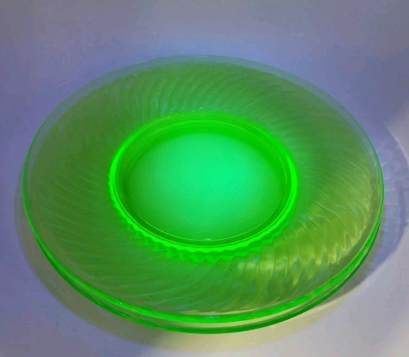 VTG Anchor Hocking Uranium Spiral Green Depression Glass Bread Plate 8
