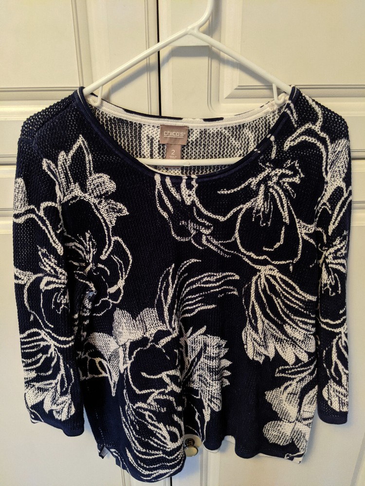 CHICOS NAVY and WHITE Knit Top Size 2 Medium Scoop Neckline Semi-open Weave