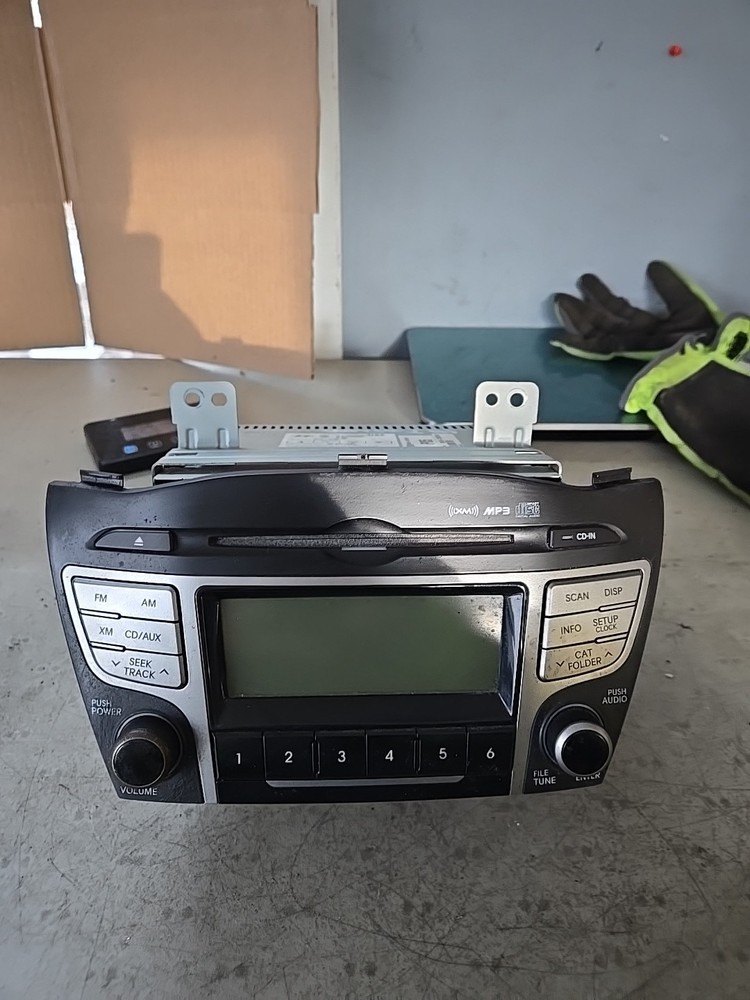 2010 Hyundai Tucson Am Fm Cd Player Radio Receiver  96160-2S161TAN
