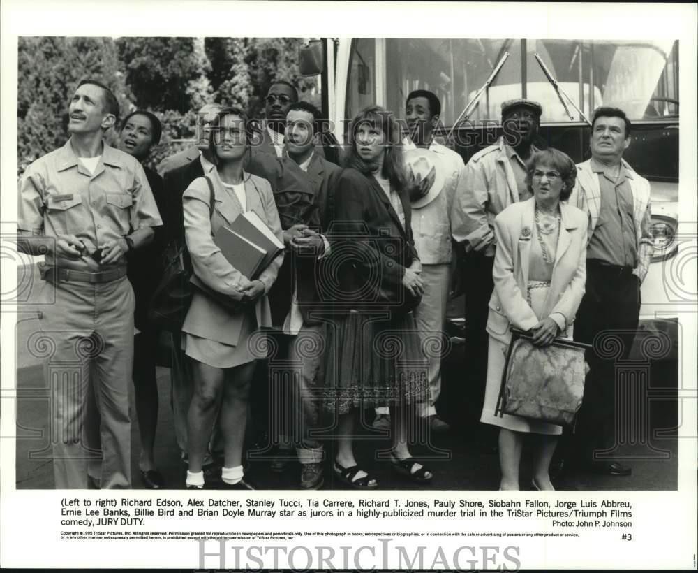 1995 Press Photo Actors in a scene from TriStar Pictures' comedy Jury Duty