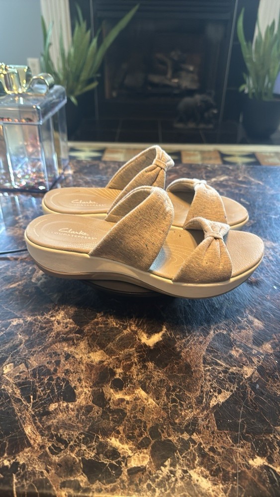 Clarks Arla Coast Women's Cloud Steppers Sandals Size 7.5M Comfort Flat