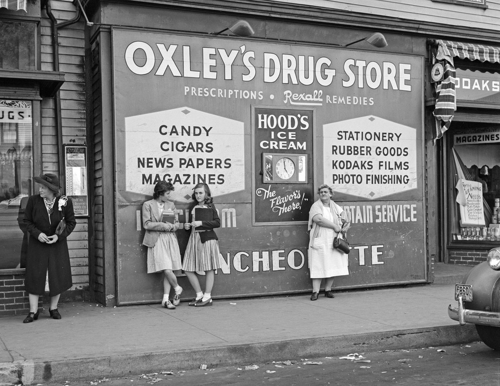 1935-1942 Oxley's Drug Store Vintage Old Photo 8.5