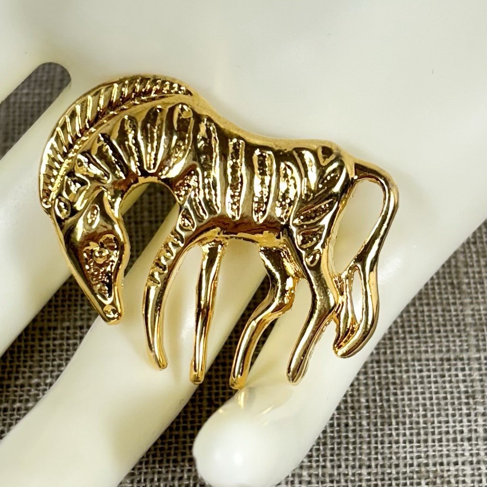 Gold Tone Metal Zebra Brooch Africa Safari Jungle Animal Retro Pin Vintage