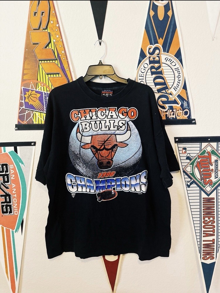 Chicago Bulls  1990s Vintage Tee Shirt NBA Magic Johnson XL