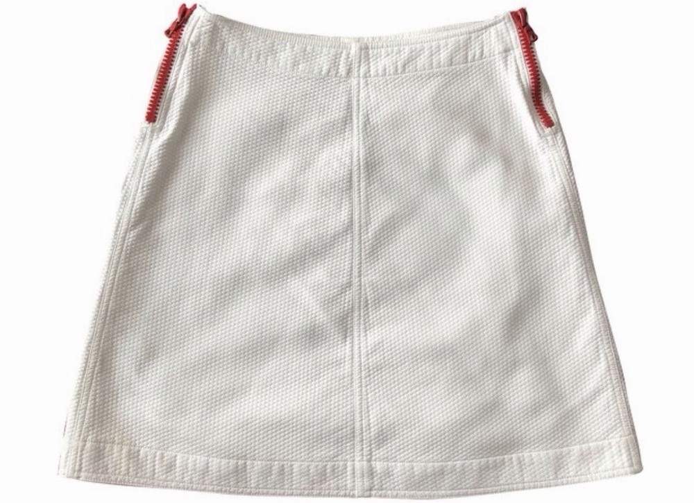 Courrèges White Textured Mini Skirt Red Zip Detail FR 38 US 6 Mod Parisian
