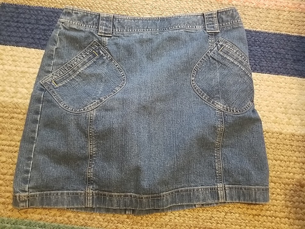 Ann Taylor LOFT Skirt Stretch Denim Size 12 Short Pockets Back Zips Cotton Blend