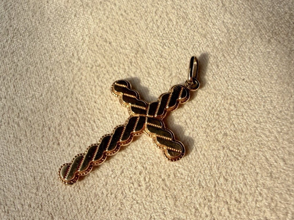 Vintage Hollow Gold Cross Pendant 14K–18K Gold Decorative Statement Charm