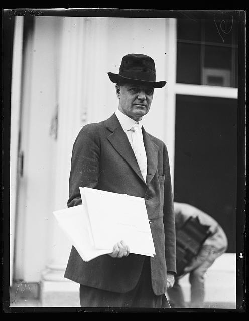 Photo:Washington DC White House Man with Papers 1920s