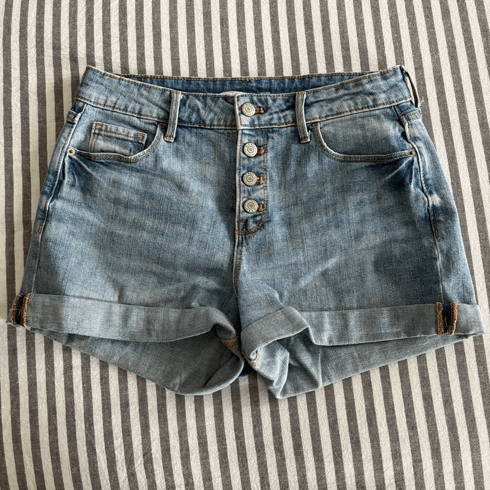 Old Navy High-Waisted Button-Fly OG Straight Cuffed Jean Shorts Size 6