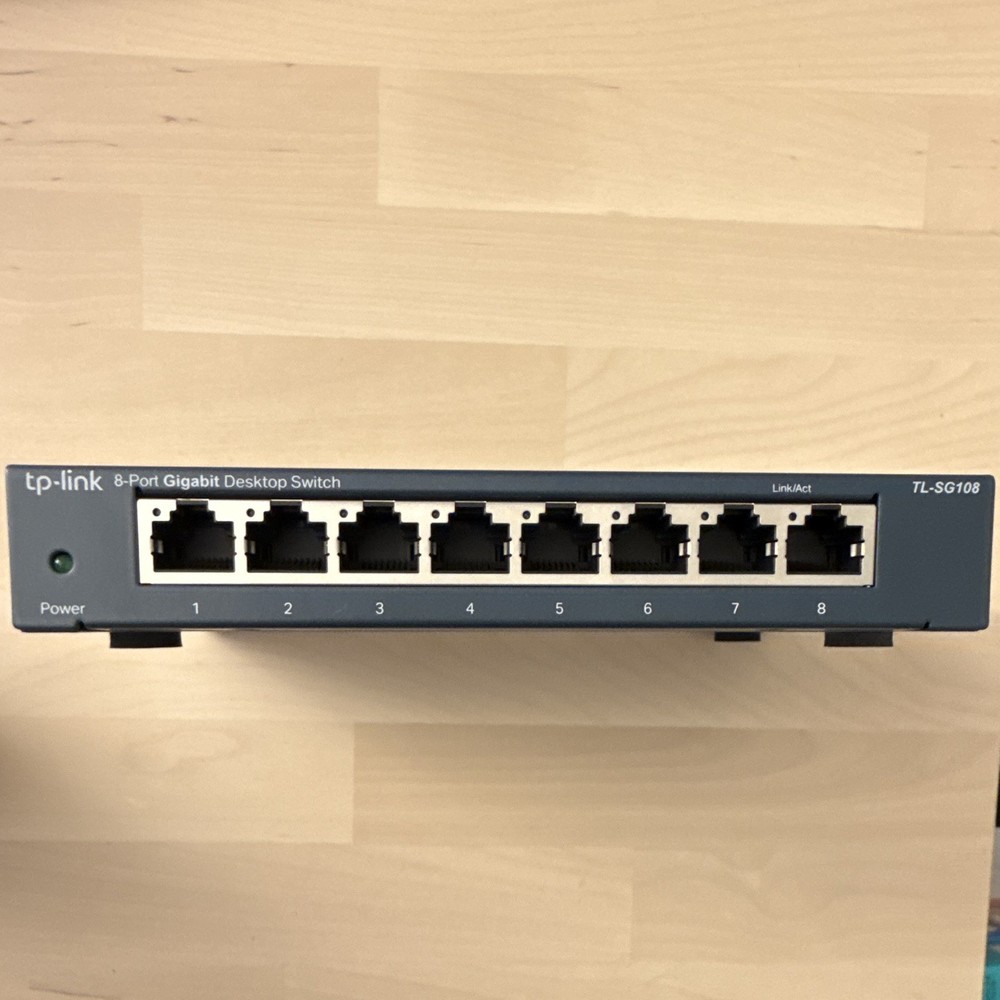 TP-LINK TL-SG108 8-Port Gigabit Unmanaged Layer 2 RJ-45 Desktop Switch