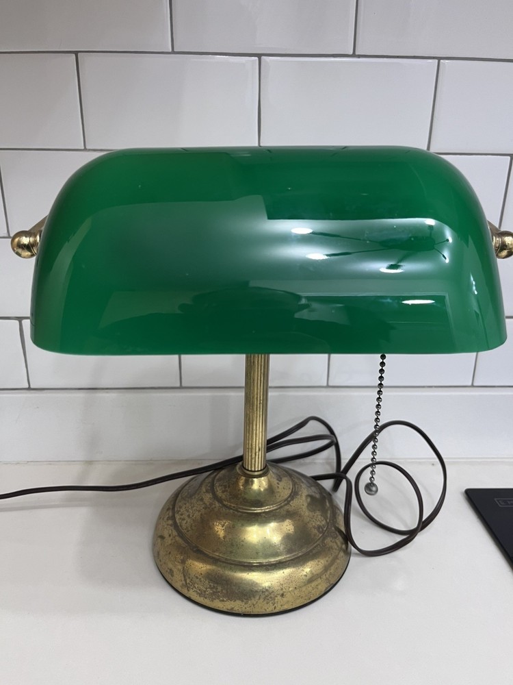 Vintage Lamp, Green Glass Shade Bankers Desk Lamp,with Pull Chain Switch..
