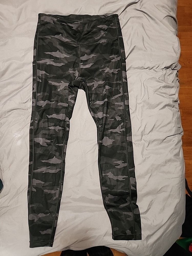 Athleta Ultimate Camo 7/8 Tight Leggings Women Medium Tall Black Camouflage