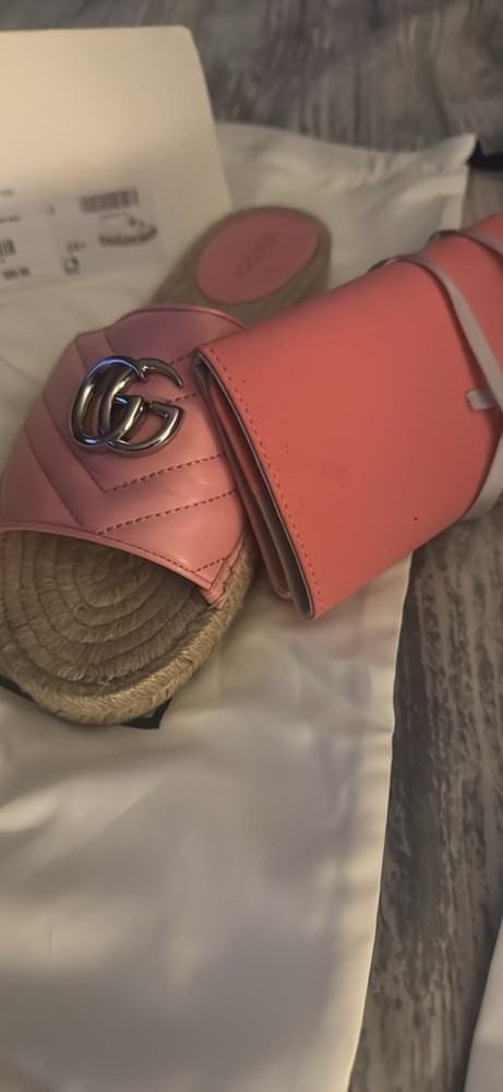 Gucci Womens Slides in Size 8 - Luxury Comfort & Style