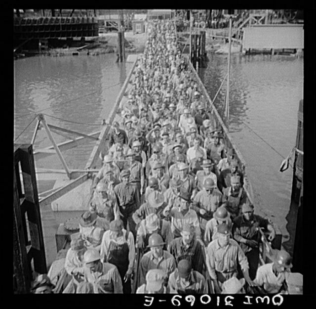 Photo:Beaumont Texas 1940s Pennsylvania Shipyards Workers Leaving Bridge