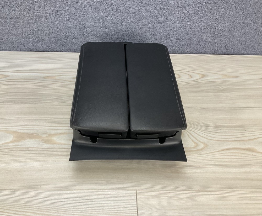 ✴️2010-2015 Mazda CX-9 CX9 Center Console Lid Armrest. Black Leather. OEM.