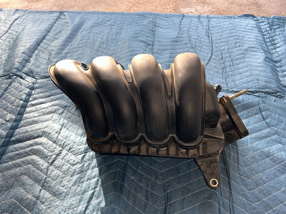 2000-2007 Toyota MR2 Spyder 1.8L 1ZZ-FE OEM Intake Manifold in Excellent Condition