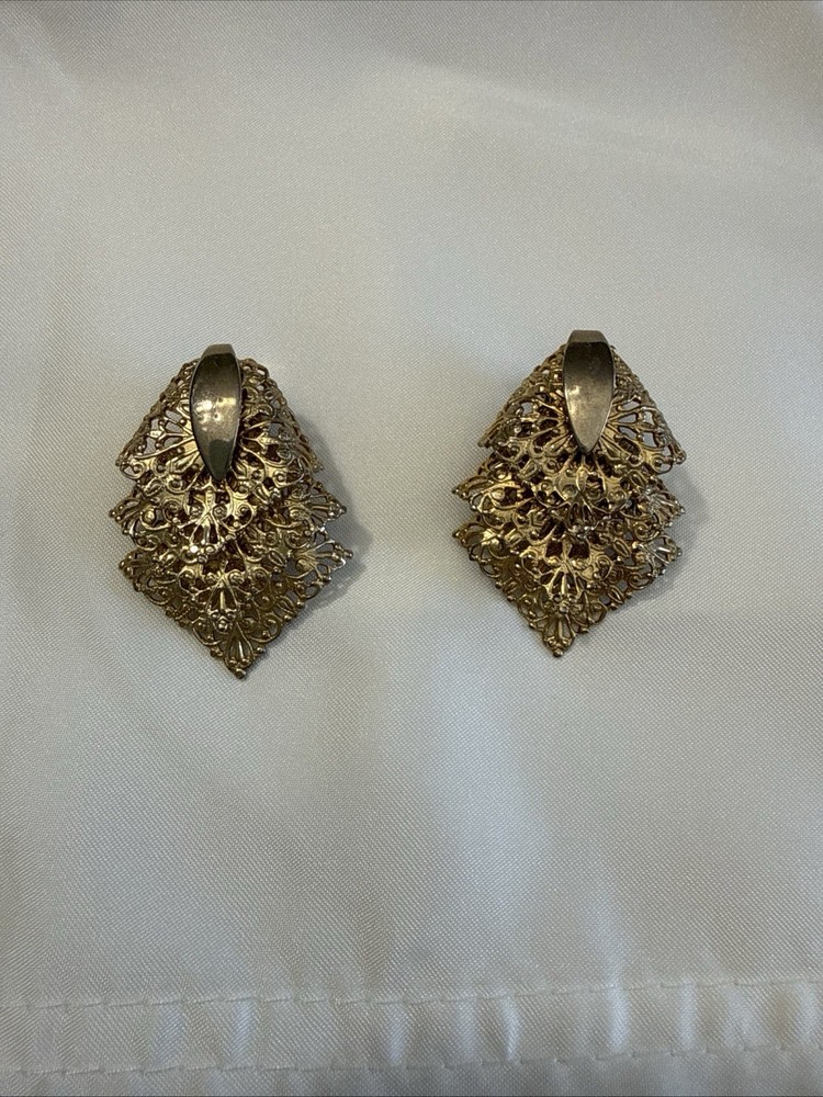 Sarah Coventry Vintage Gold tone Filigree Clip On Earrings Signed