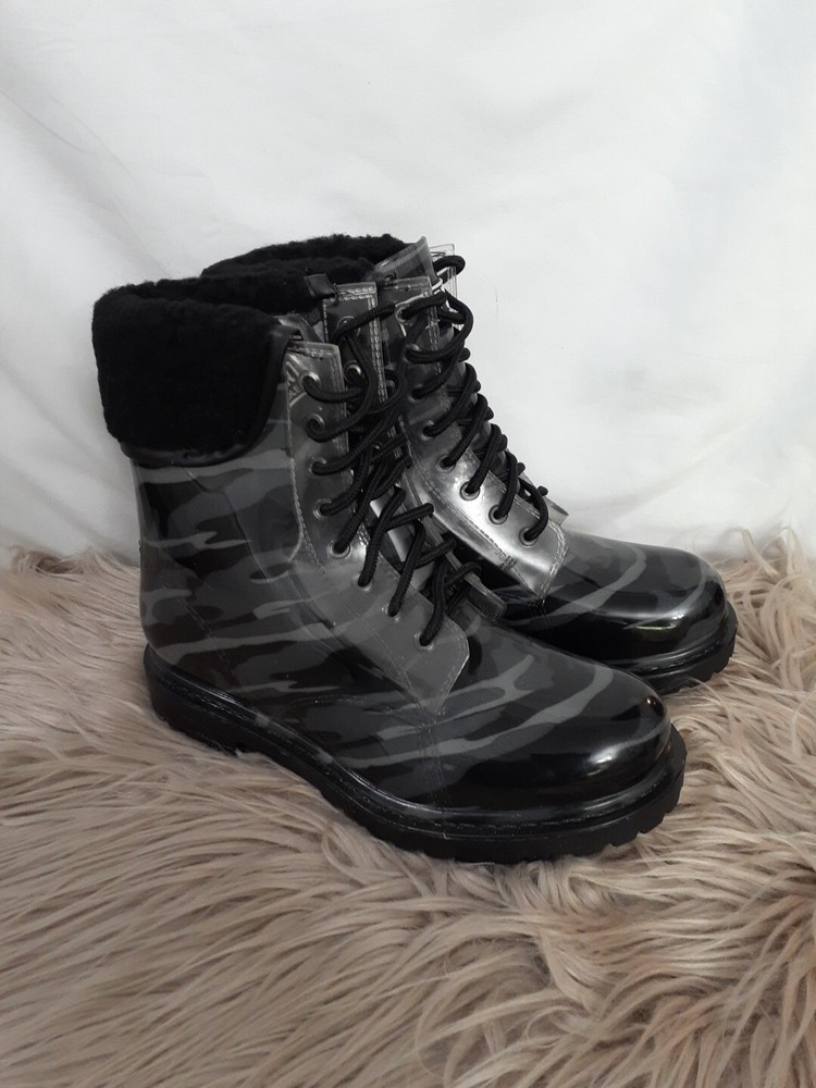 Kenneth Cole Reaction Womens Camo Rain Boots with Faux Fur Cuff Size 8M Lace-Up Design  