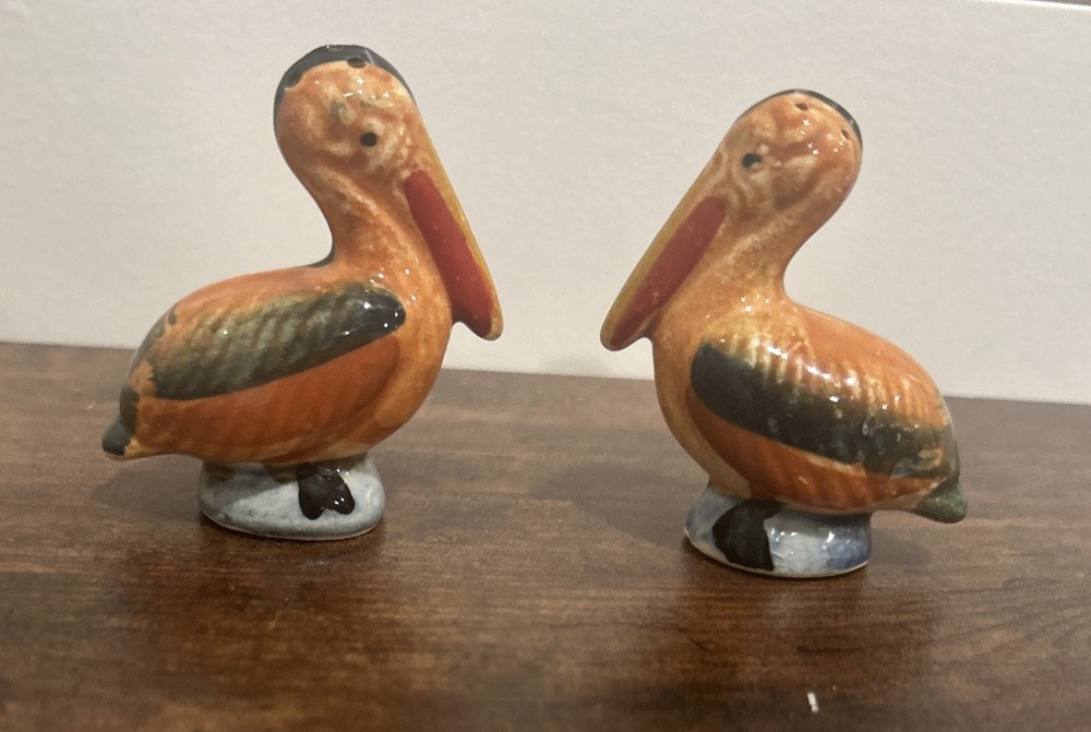 Vintage Salt and Pepper Shakers Pelican Kitsch 1950s Japan 2.5
