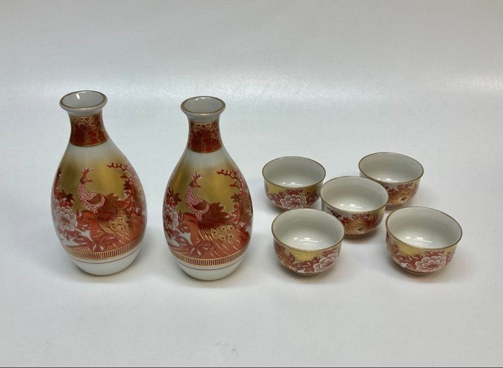 Kutani Ware Sake Set Tokkuri & Ochoko, 2 Bottles, 5 Cups, Japanese Pottery