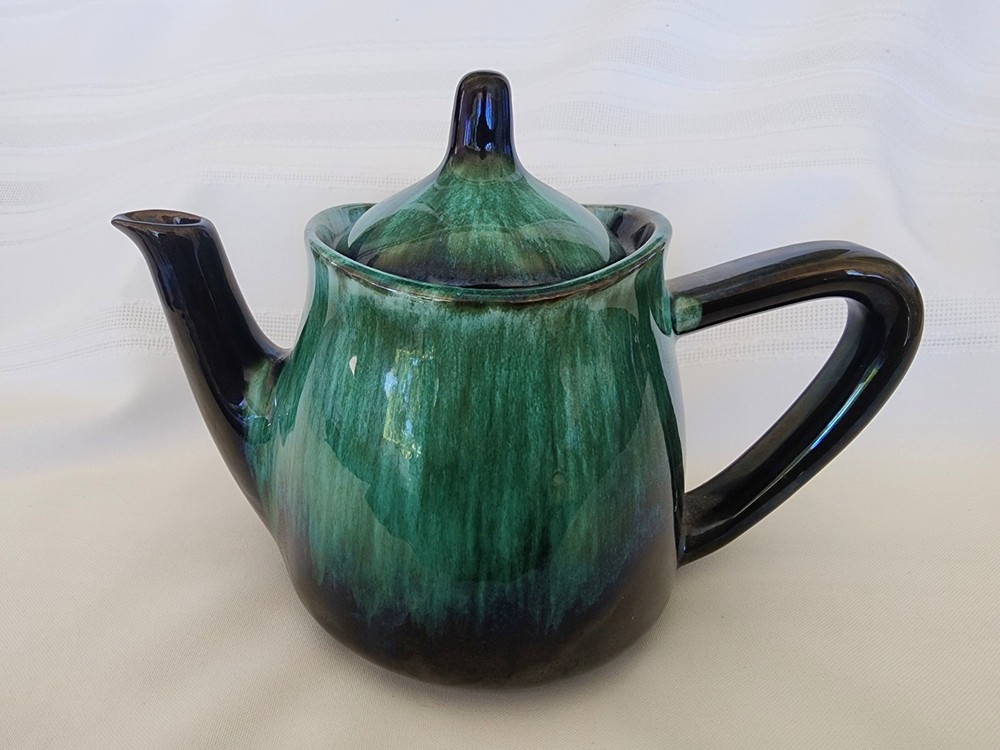 Vtg. Blue Mountain Pottery Aladdin Style Green Drip Glaze Teapot Made In Cana