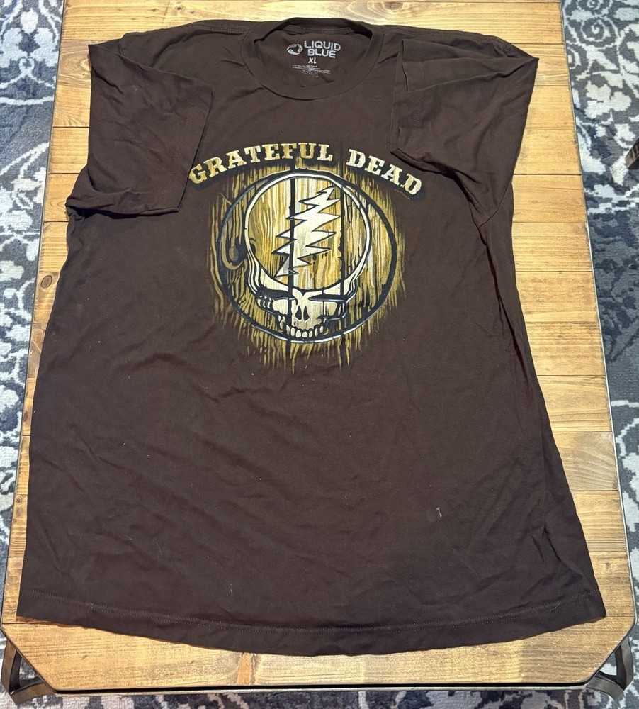 Men’s XL Grateful Dead band tee. Used in good condition.