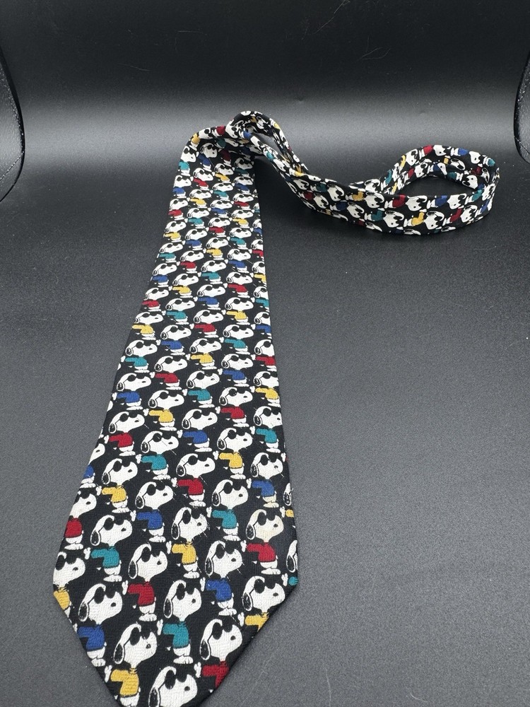 Vintage Snoopy Joe Cool Peanuts 100% Silk Tie All Over Print Novelty Necktie
