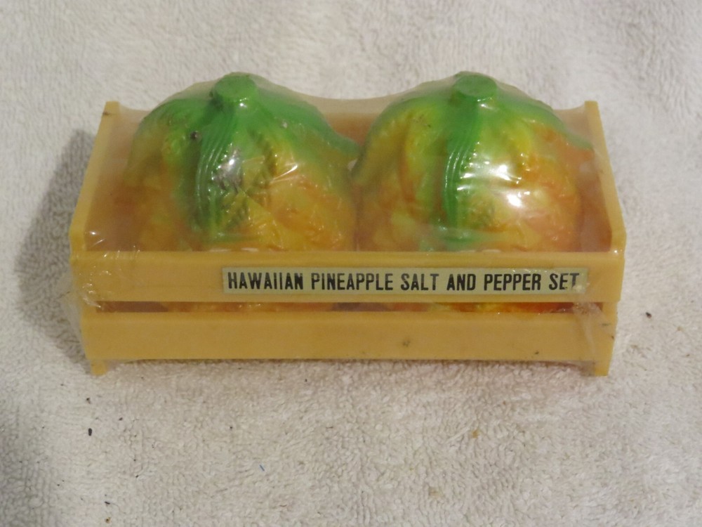 Vintage Salt & Pepper Shakers Plastic Hawaiian Pineapples in Crate - New Sealed