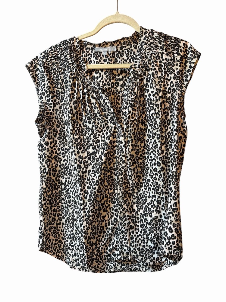 Daniel Rainn Cheetah Print Short Sleeve Top Size Medium