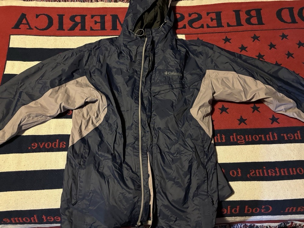 Columbia Vintage Rain Jacket for Men – Waterproof & Stylish  