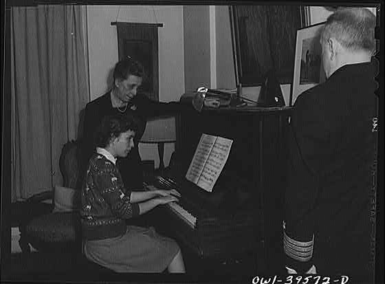 Photo:Washington DC Sally Dessez Woodrow Wilson High School Piano 1900s