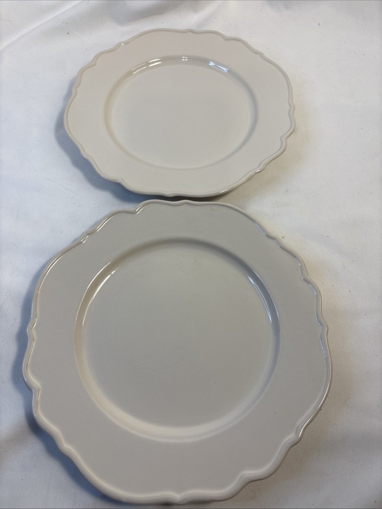 Set Of 2 Pioneer Woman  Solid Cream Color Scalloped Edge Salad Plates