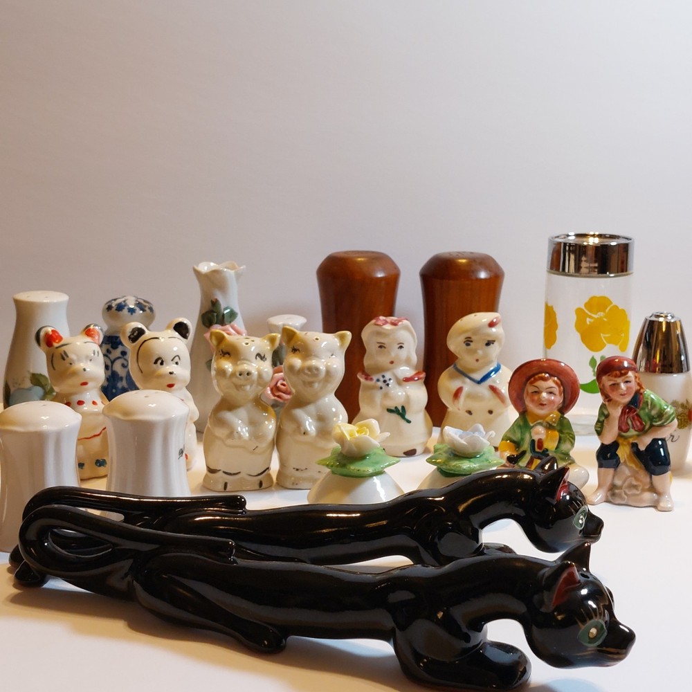 Vintage Salt And Pepper Shakers Lot Of 5