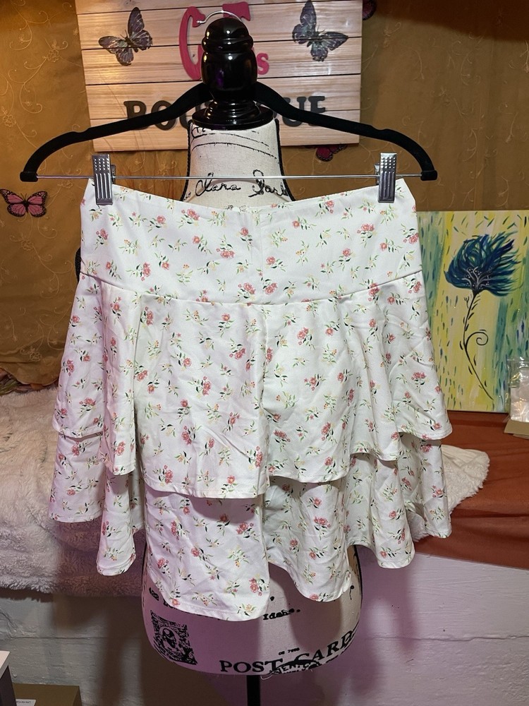 Women’s sheIn Ditsy Floral Skirt Size small