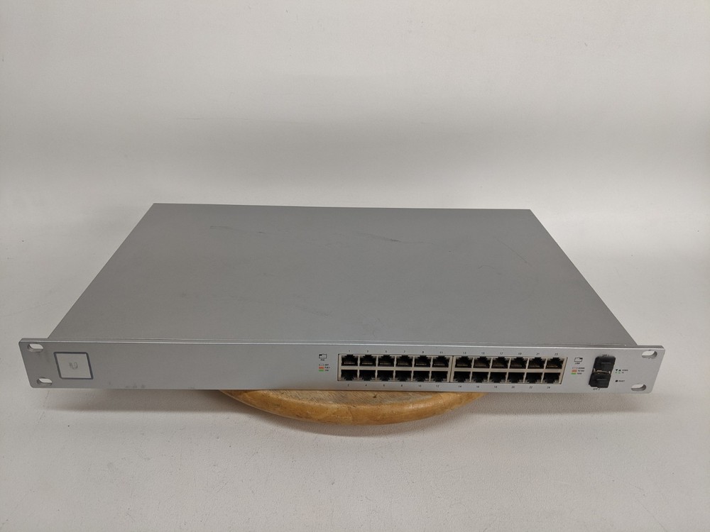 Ubiquiti UniFi US-24-250W 24 Gigabit PoE Ports 2 SFP Ports Network Switch READ