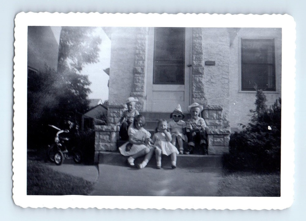 Old Vintage Photo BOYS GIRLS COWBOY OUTFIT PARTY HAT SUNGLASSES TOY TRICYCLE