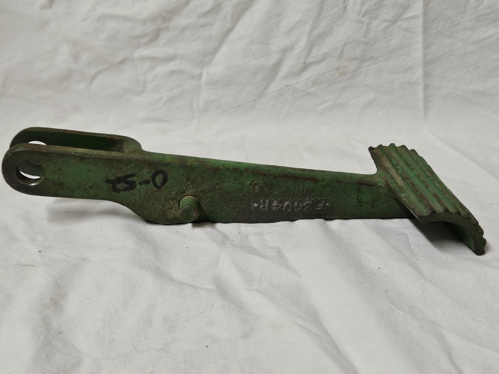 JOHN DEERE F3404R - AR21167 TRACTOR PTO CLUTCH PEDAL 620-630 720-730 720D-730D