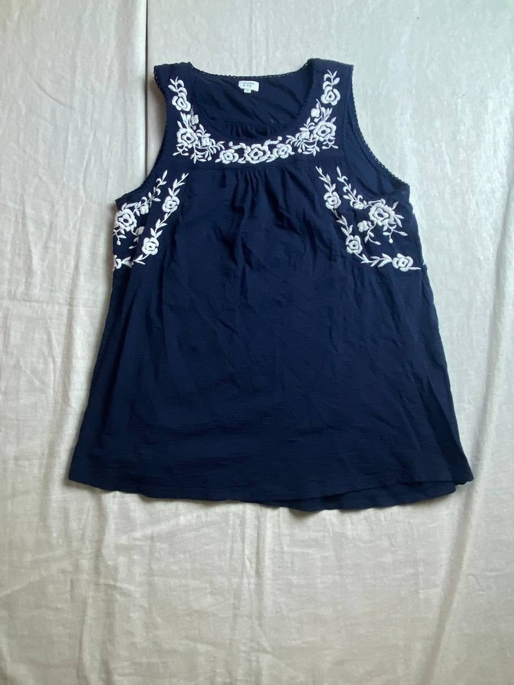 Crown & Ivy Tank Top Womens Large Navy Blue Floral Embroidered Scoop Neck Casual