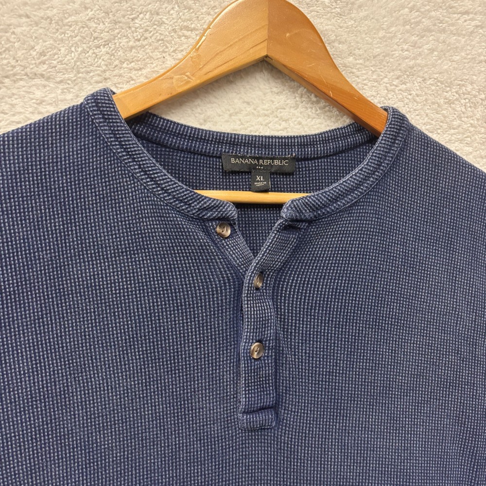 Banana Republic Shirt Mens XL Blue Texture Waffle Knit Long Sleeve Henley Collar