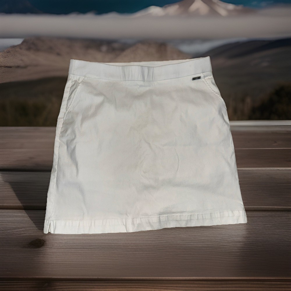 Rafaella White Lined Pull-On Skort with Logo Plate – Size Medium #378