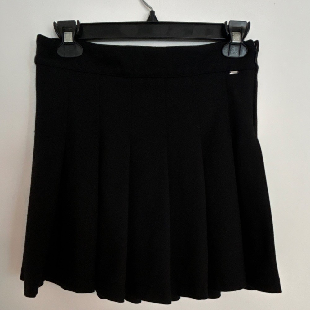 GUESS Pleated Solid Black Short Skirt Zip Closure Women’s Regular Size M