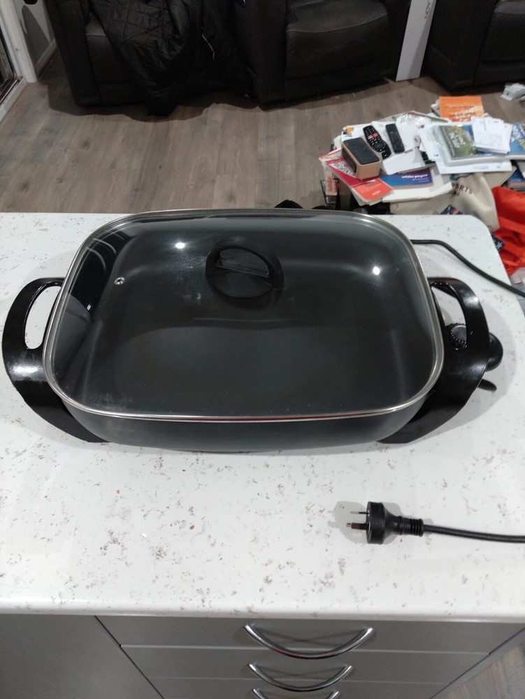 ANKO Long Deep Electric Frypan With Cord & Handles Non Stick In Great Condition