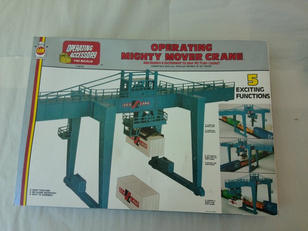 A.H.M 11013 HO Scale Operating Might Mover Crane