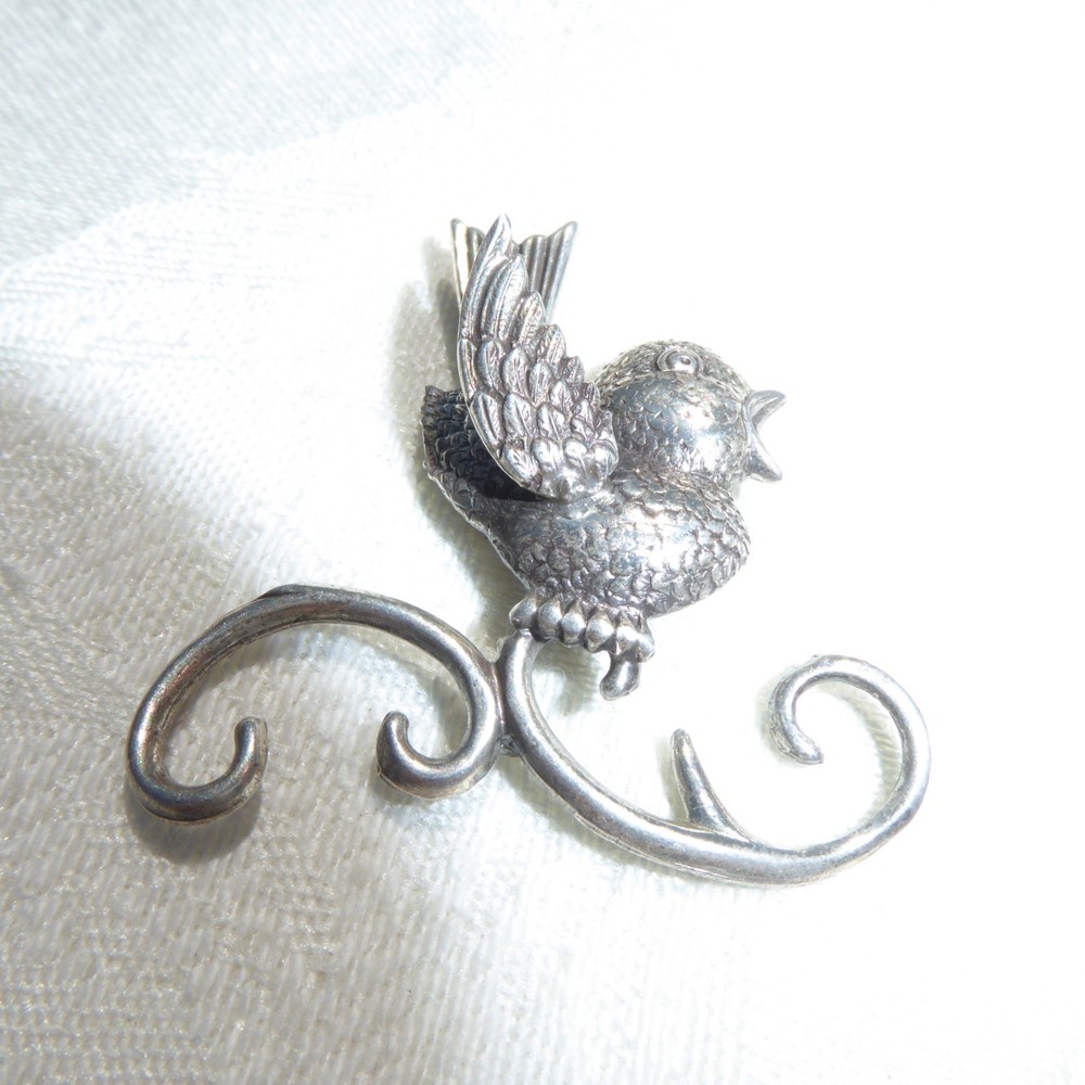 VINTAGE STERLING SILVER BIRD SINGING ON A BRANCH BROOCH By LANG GREAT DETAIL