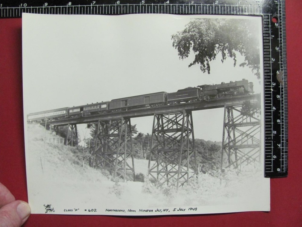 VINTAGE PHOTO of DELAWARE & HUDSON RAILROAD LOCOMOTIVE #602 w/ PASSENGER TRAIN