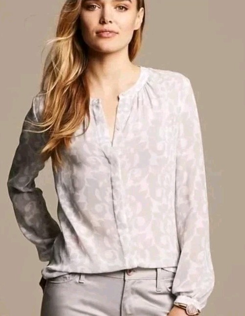 Banana Republic Women’s XL Cream Sheer Button Up Blouse Long Sleeve Top